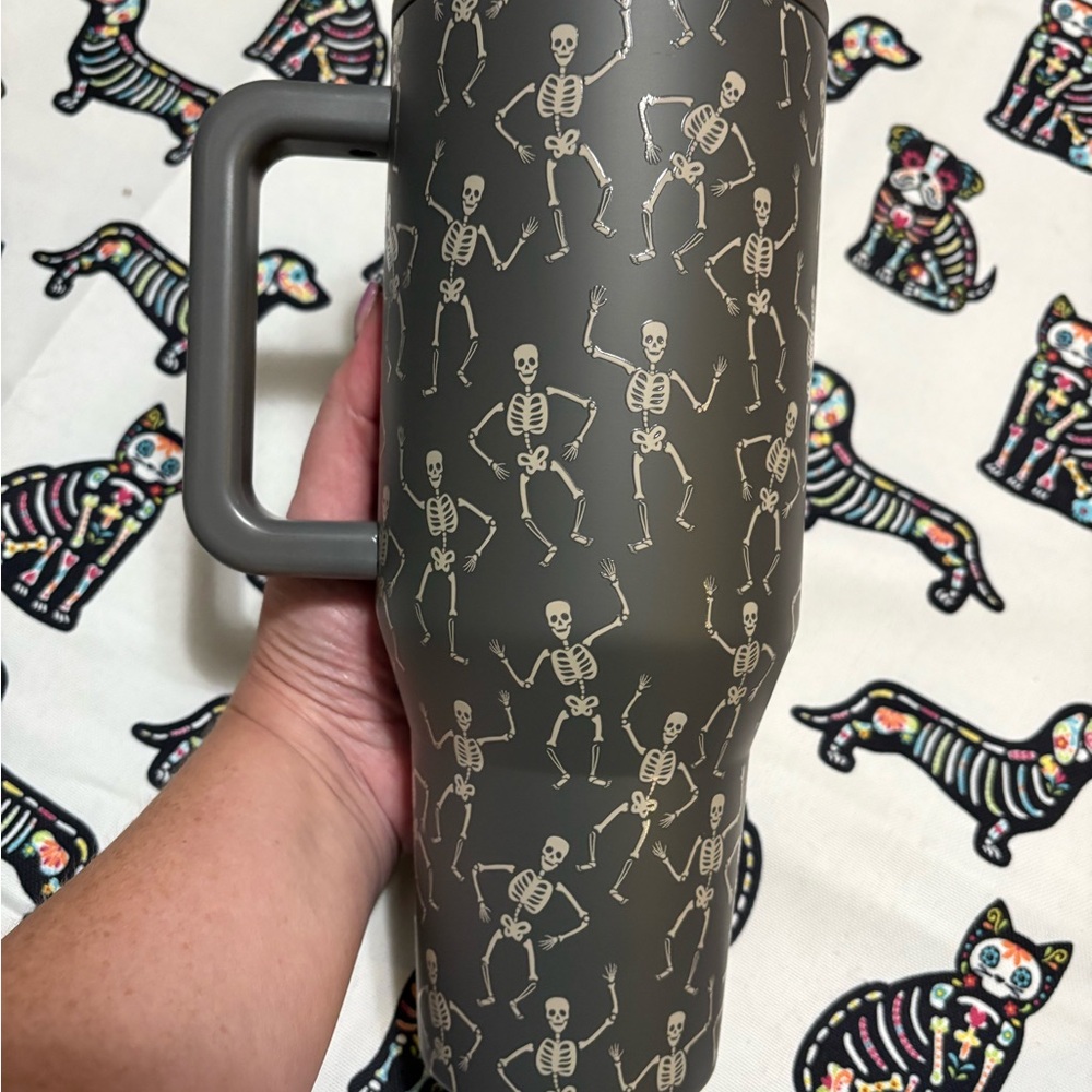 HydroJug Dead Serious 40oz Traveler Tumbler- Glows in the Dark - Picture 4 of 7